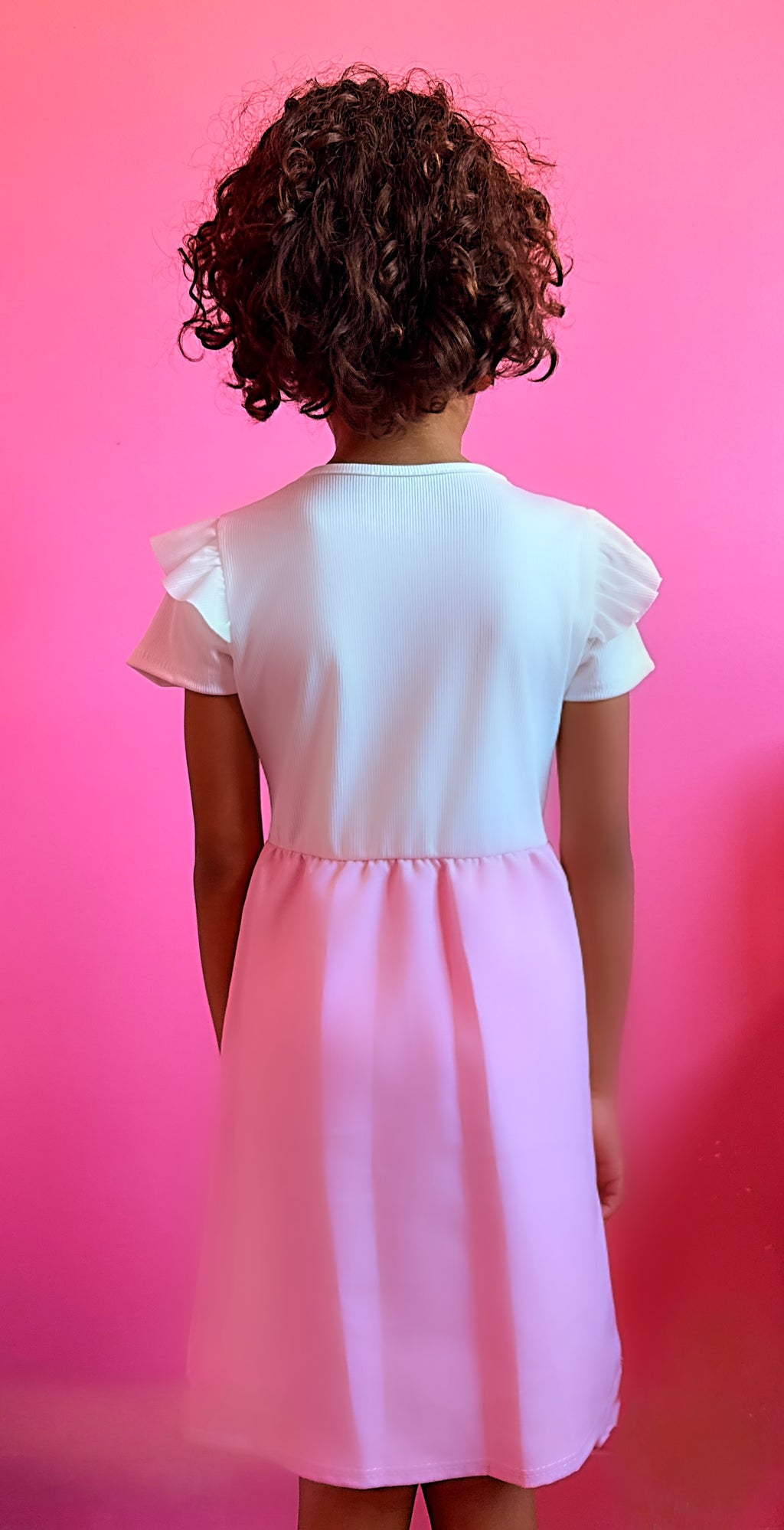 Robe blanche et rose avec petit sac