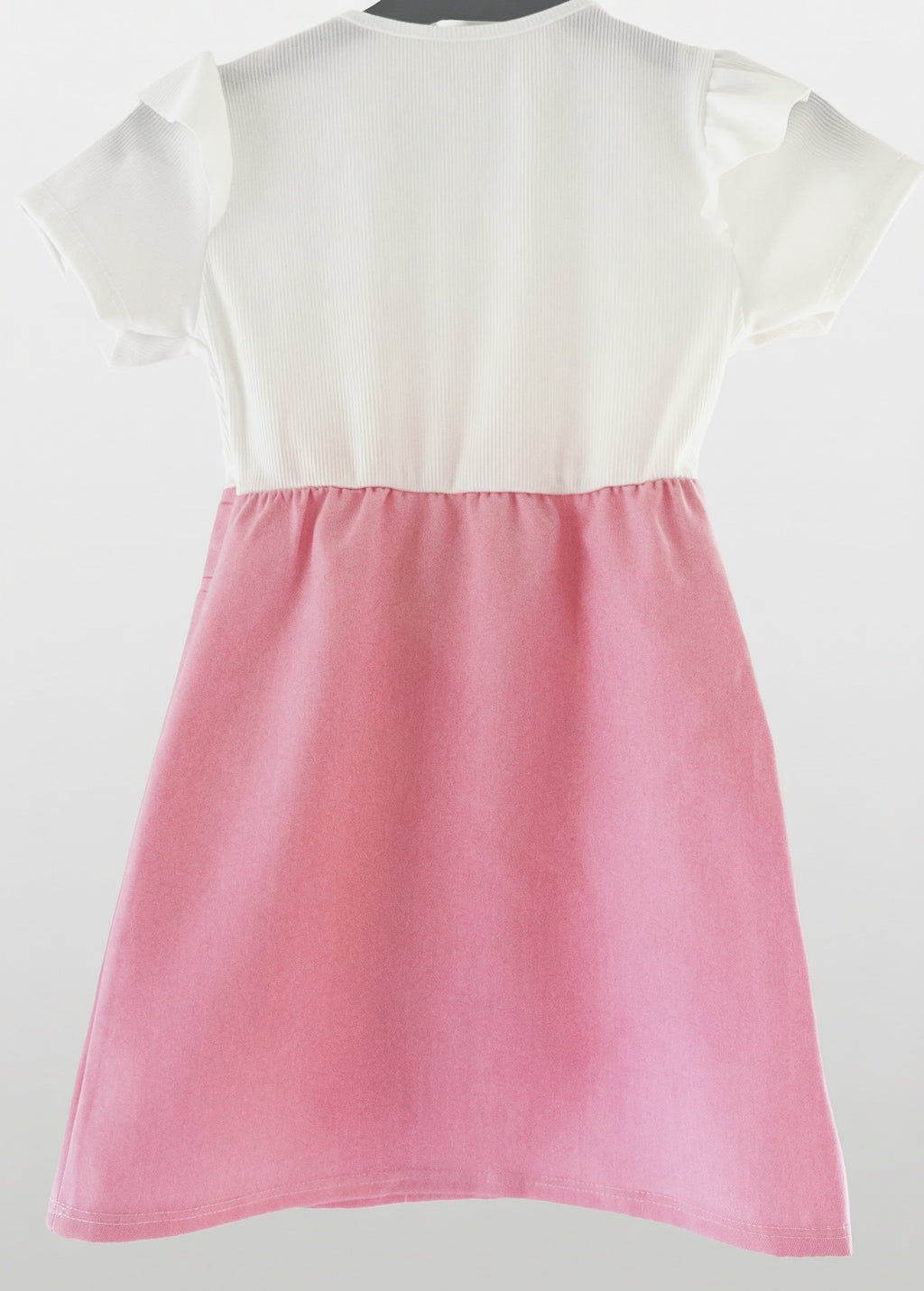 Robe blanche et rose avec petit sac