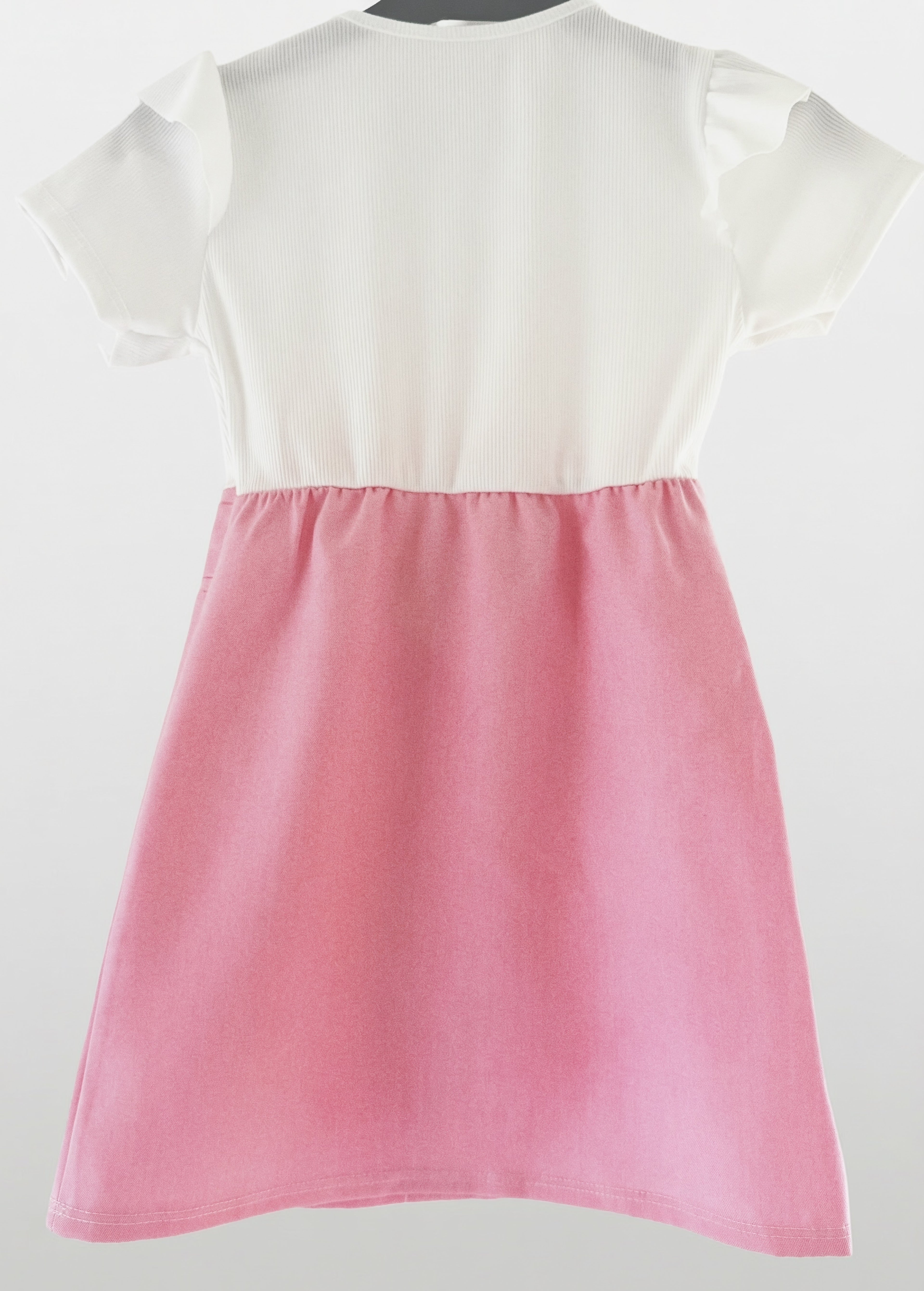 Robe blanche et rose avec petit sac